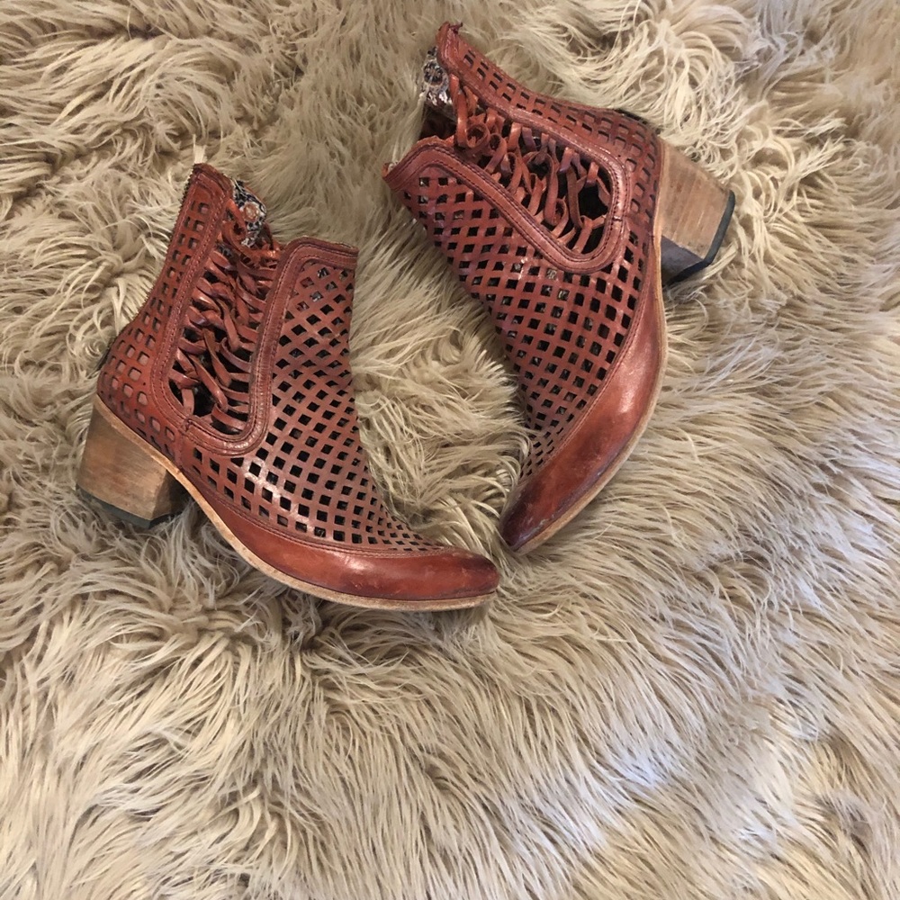 Freebirds size 7, minimal wear
